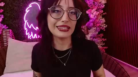 Roxanee online show from April 22, 9:22 pm