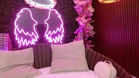 Roxanee online show from April 6, 8:54 pm