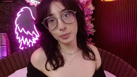 Roxanee online show from April 25, 9:01 pm