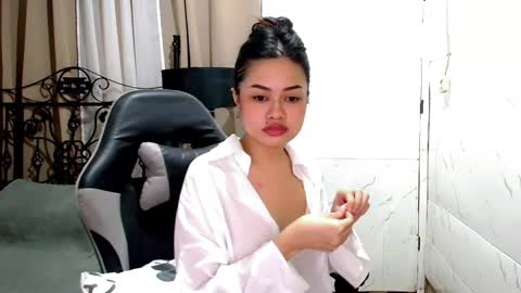 Leah online show from December 19, 10:22 am