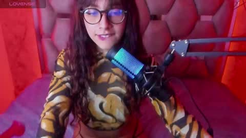 Snapshot of sweet_venus4 chatting on February 26, 5:21 pm sweet_venus4 online show from February 26, 5:21 pm