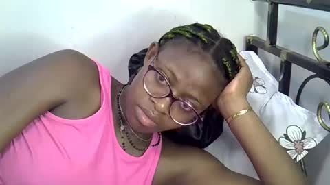 sweet_zarah online show from May 15, 2:42 am