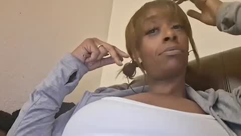 sweetaztee online show from January 26, 3:38 am