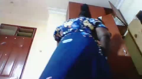 Snapshot of sweetblacklady chatting on February 19, 3:49 pm MELVIN online show from February 19, 3:49 pm