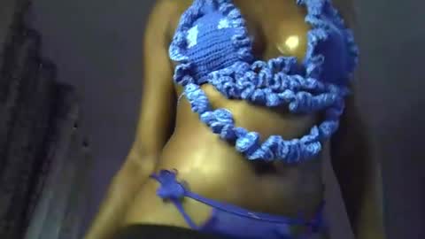 sweetbloomoo3 online show from April 25, 8:28 pm