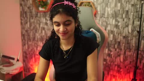 Salom independent model online show from April 18, 7:58 pm