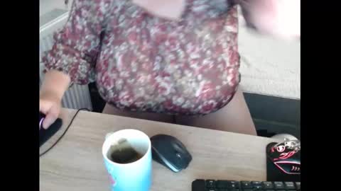 Sweetboobs85h online show from October 4, 7:11 pm