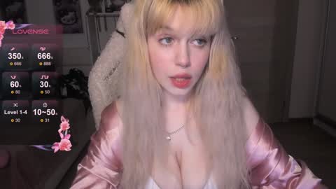 Snapshot of sweetcheecksmolly chatting on February 3, 2:55 pm Lisa online show from February 3, 2:55 pm