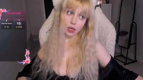 Snapshot of sweetcheecksmolly chatting on December 20, 12:19 am Lisa online show from December 20, 12:19 am