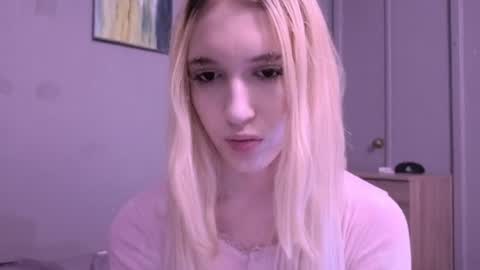 sweetcrystalll online show from July 25, 9:35 pm