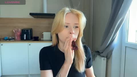 sweetie Lisa3 online show from May 26, 7:03 am