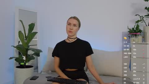 SweetKira1 online show from September 22, 11:36 am