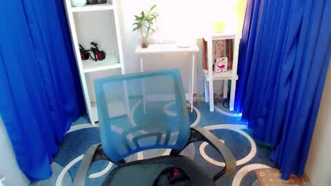 dessiree online show from December 15, 9:38 am