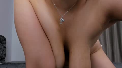 Layla online show from July 16, 1:47 pm
