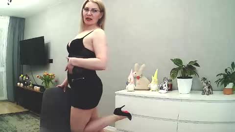 sweetmarthaaa online show from March 11, 3:59 pm