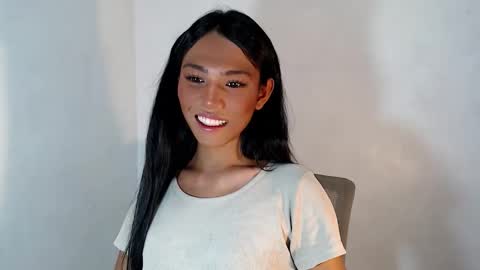 Snapshot of sweetmorena_xox chatting on October 18, 11:36 am Nia online show from October 18, 11:36 am