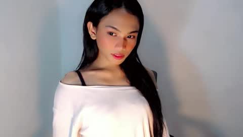 Snapshot of sweetmorena_xox chatting on October 19, 12:54 pm Nia online show from October 19, 12:54 pm