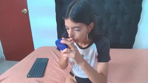 sweetscaarlett online show from April 12, 2:21 pm