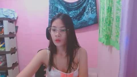 Mia online show from May 7, 12:45 pm
