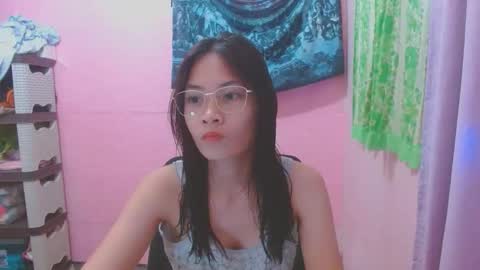 Mia online show from May 2, 12:11 pm