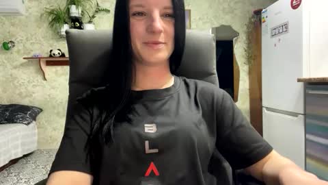 Sweet Shy online show from April 1, 5:10 pm