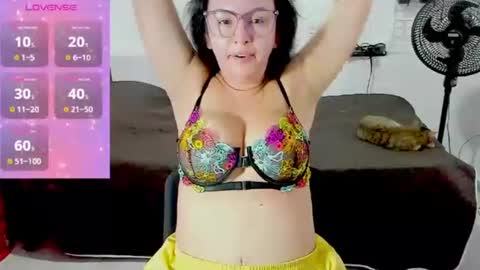 lili online show from July 25, 3:54 pm