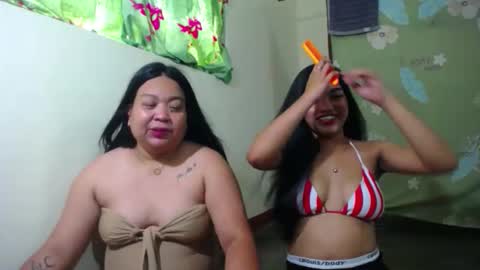 mia and luna online show from April 17, 12:46 am