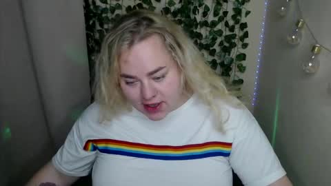 sweetvlada13 online show from May 23, 3:24 am