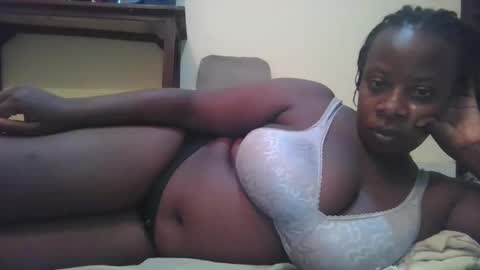 sweetyass25 online show from April 4, 4:14 pm