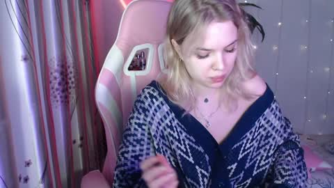 Hannah VACATION 17 - 27 AUGUST online show from December 2, 7:33 pm