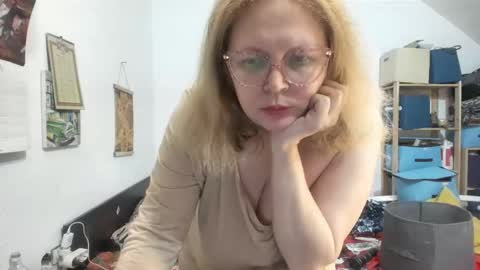 switchlorenx online show from January 31, 7:11 pm