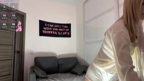 Mona online show from March 6, 6:18 pm