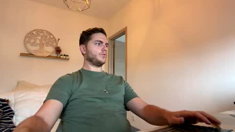 syl092 online show from March 13, 8:50 am