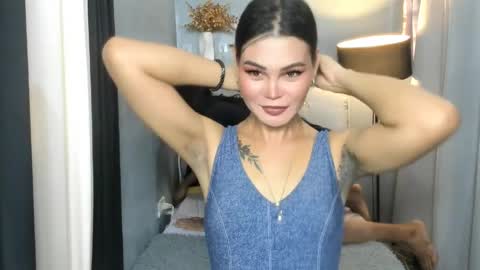 sylviafoxxx online show from May 24, 9:27 am