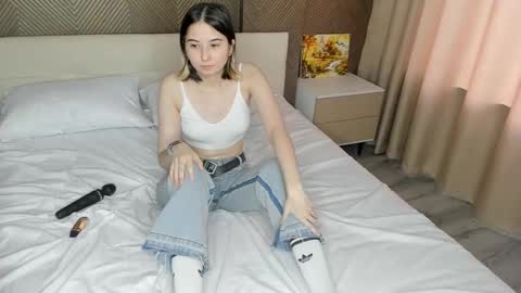 Mia online show from March 7, 7:52 am