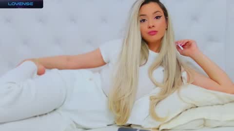 Snapshot of taahiraarabian chatting on February 24, 4:15 pm Arianna online show from February 24, 4:15 pm