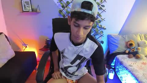 Tashi00 online show from March 6, 10:20 pm