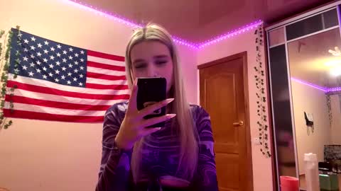 Mia online show from February 26, 7:39 pm