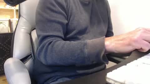 Snapshot of tallguysfbay chatting on January 9, 11:45 pm tallguysfbay online show from January 9, 11:45 pm