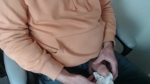 Snapshot of tallguysfbay chatting on February 17, 11:43 pm tallguysfbay online show from February 17, 11:43 pm