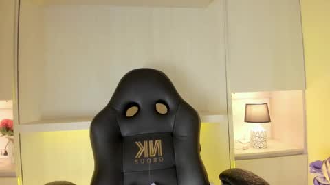 Tami online show from December 17, 7:53 pm