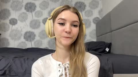 Melissa online show from April 4, 12:12 pm