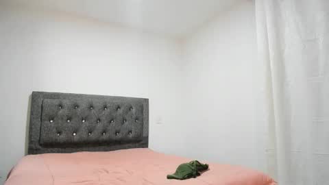 taniabonnet  online show from December 18, 11:22 pm