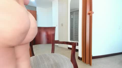 taniabonnet  online show from May 12, 4:05 pm