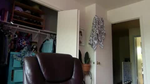 Dr. Love online show from April 18, 7:58 pm