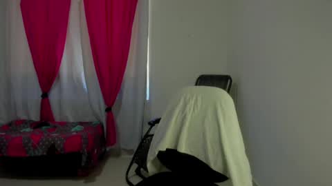 tara_thonson online show from April 12, 7:40 pm