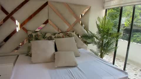 Tati Saldarriaga online show from November 6, 9:29 pm