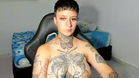Snapshot of tatoo_girl chatting on February 17, 7:23 pm jess online show from February 17, 7:23 pm