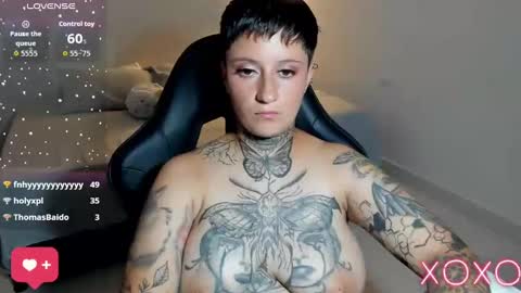 Snapshot of tatoo_girl chatting on October 23, 8:10 pm jess online show from October 23, 8:10 pm