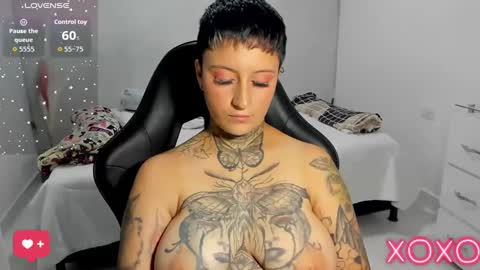Snapshot of tatoo_girl chatting on September 19, 7:17 pm jess online show from September 19, 7:17 pm